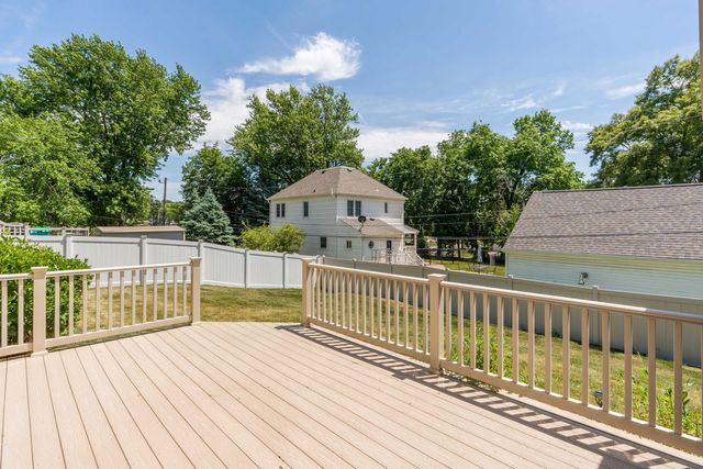 2331 E 33rd Street, Davenport, IA 52807