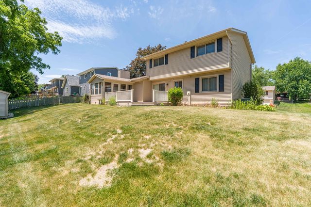2331 E 33rd Street, Davenport, IA 52807