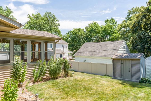 2331 E 33rd Street, Davenport, IA 52807