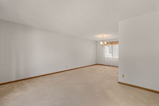 2331 E 33rd Street, Davenport, IA 52807