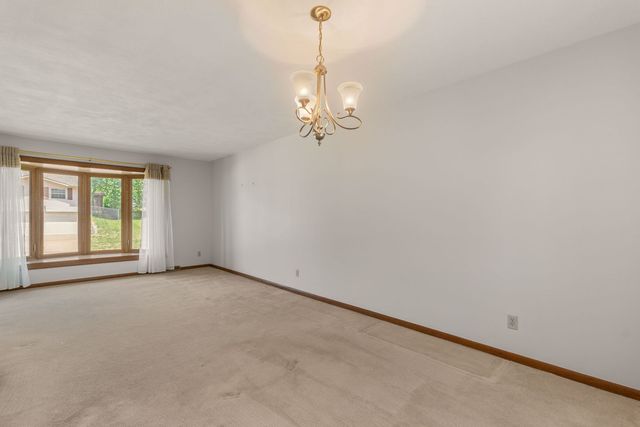 2331 E 33rd Street, Davenport, IA 52807