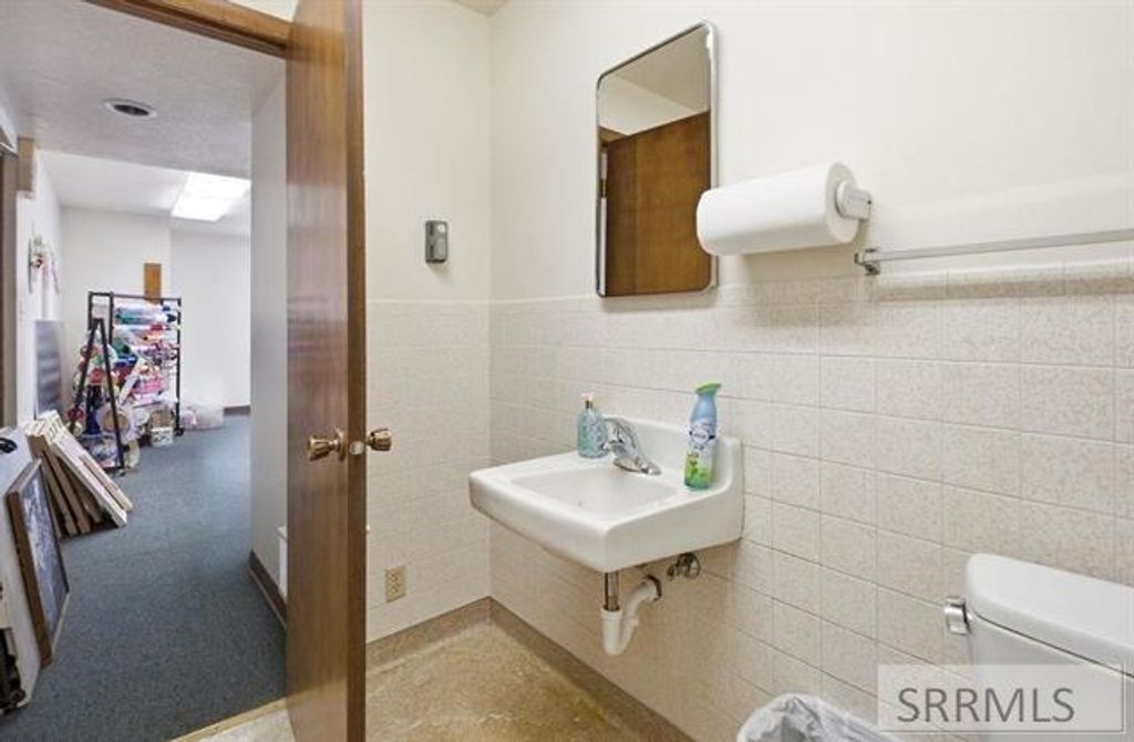 Image 16 of property listing at 17 E Center Street, Downey, ID 83234