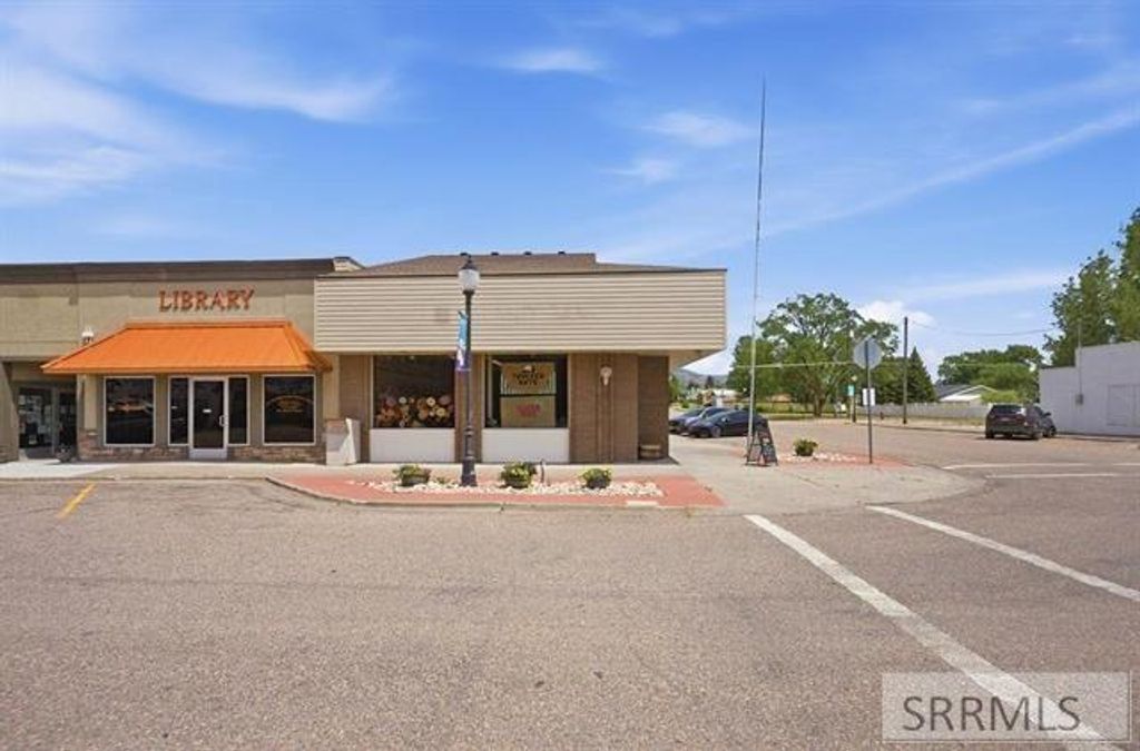 Image 2 of property listing at 17 E Center Street, Downey, ID 83234