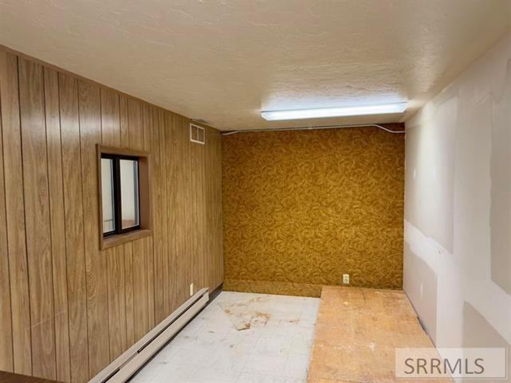 Image 29 of property listing at 17 E Center Street, Downey, ID 83234