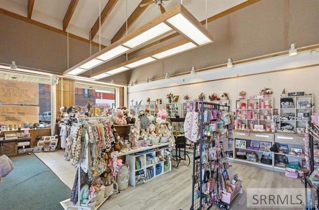 Image 5 of property listing at 17 E Center Street, Downey, ID 83234