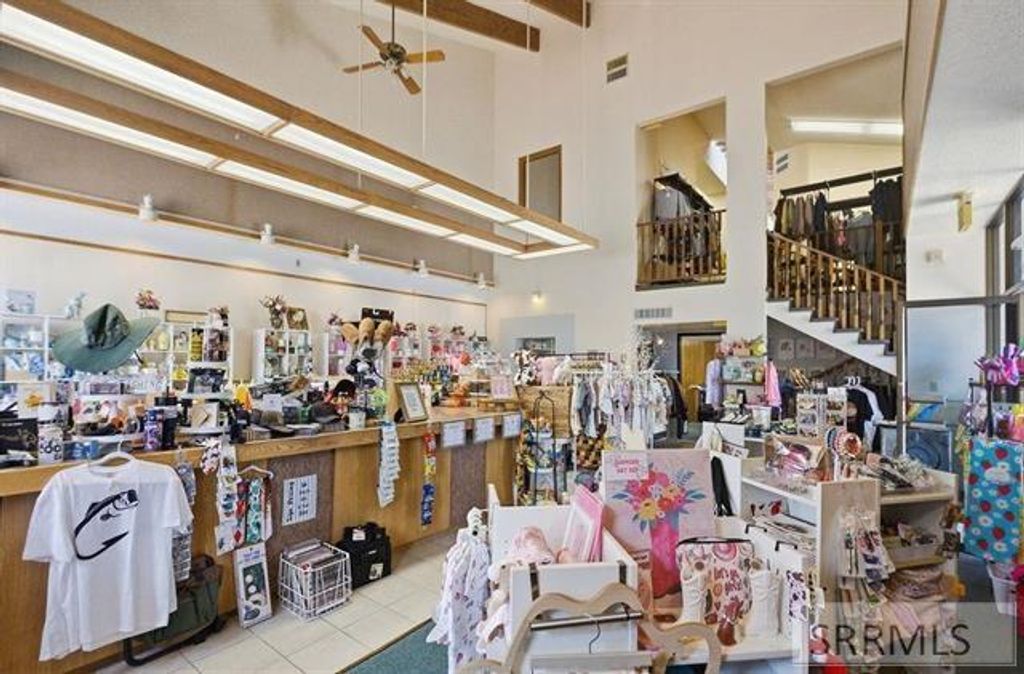 Image 6 of property listing at 17 E Center Street, Downey, ID 83234