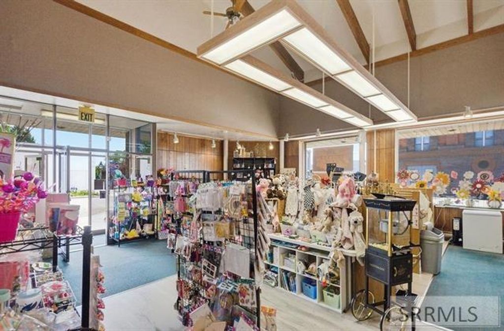 Image 8 of property listing at 17 E Center Street, Downey, ID 83234