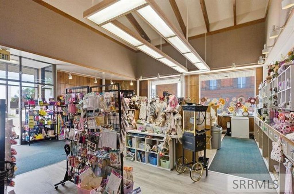 Image 9 of property listing at 17 E Center Street, Downey, ID 83234