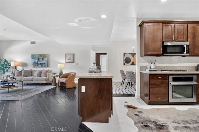 4424 Whitsett Avenue 303, Studio City, CA 91604