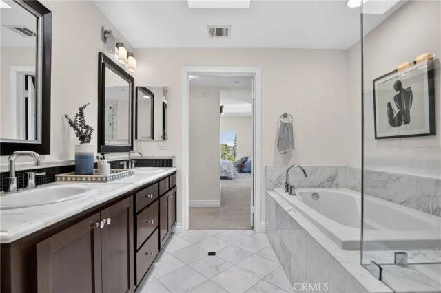 4424 Whitsett Avenue 303, Studio City, CA 91604