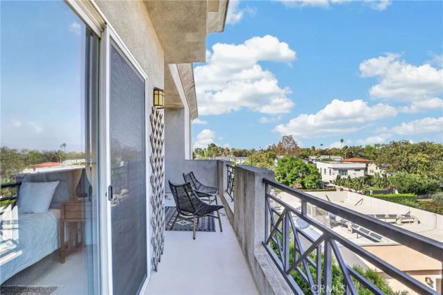 4424 Whitsett Avenue 303, Studio City, CA 91604
