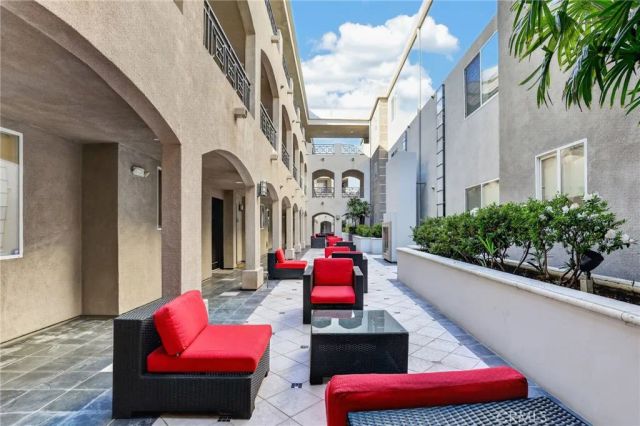 4424 Whitsett Avenue 303, Studio City, CA 91604