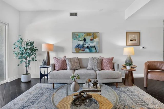 4424 Whitsett Avenue 303, Studio City, CA 91604
