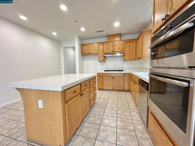 5024 5024 Escalon Cir, Richmond, CA 94803