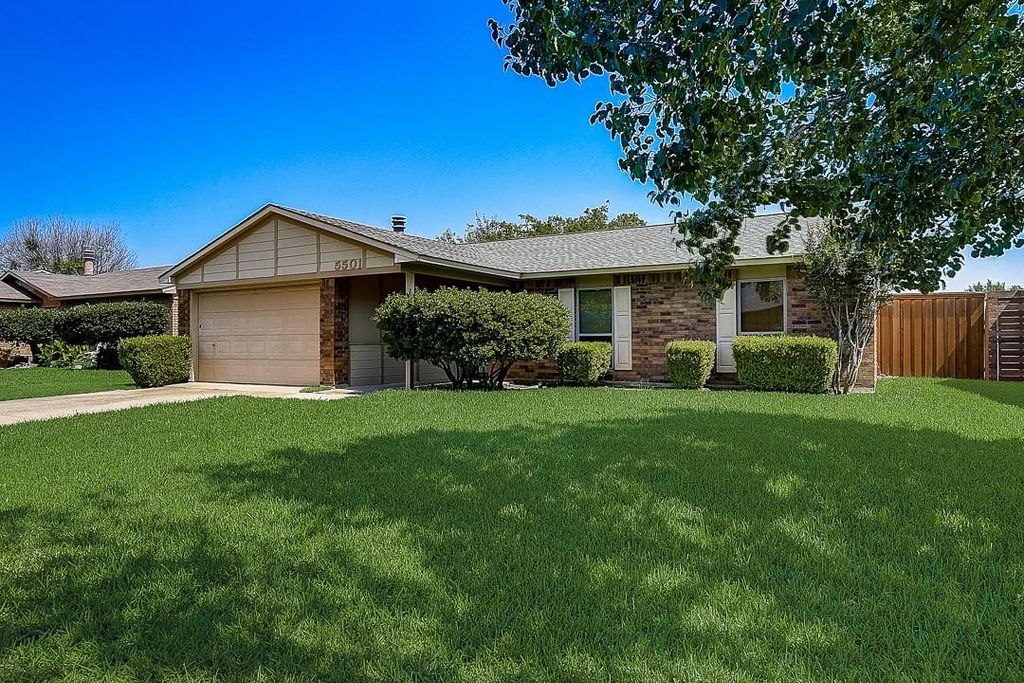 5501 Adams Drive, The Colony, TX 75056