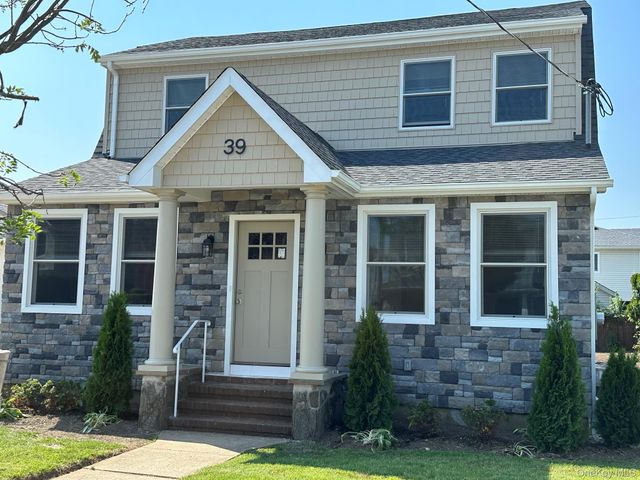39 Fairfield Avenue 2nd Fl, Mineola, NY 11501