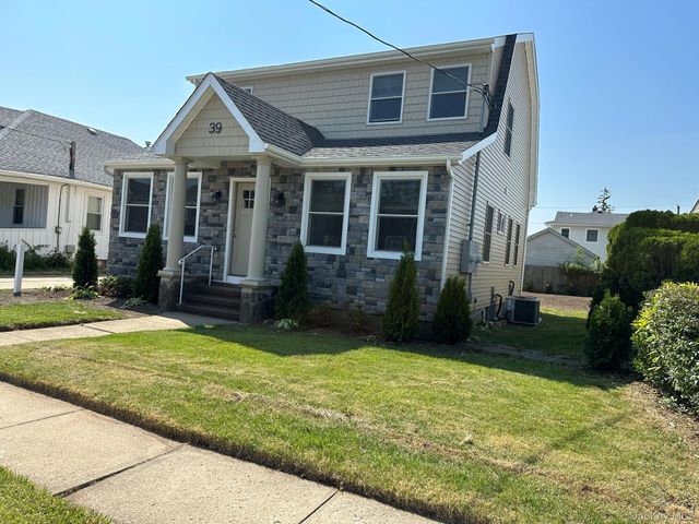39 Fairfield Avenue 2nd Fl, Mineola, NY 11501