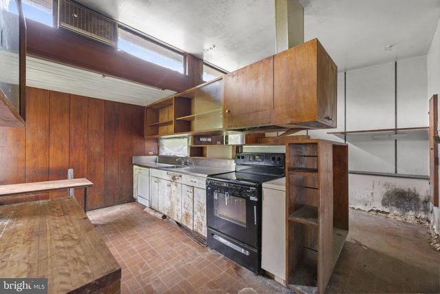 2935 WHITEHALL RD, Norristown, PA 19403
