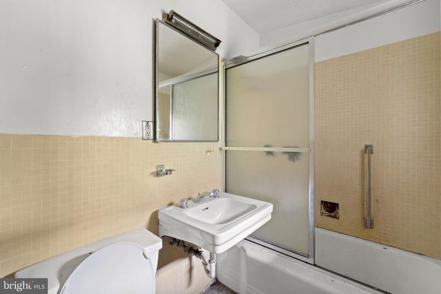 2935 WHITEHALL RD, Norristown, PA 19403