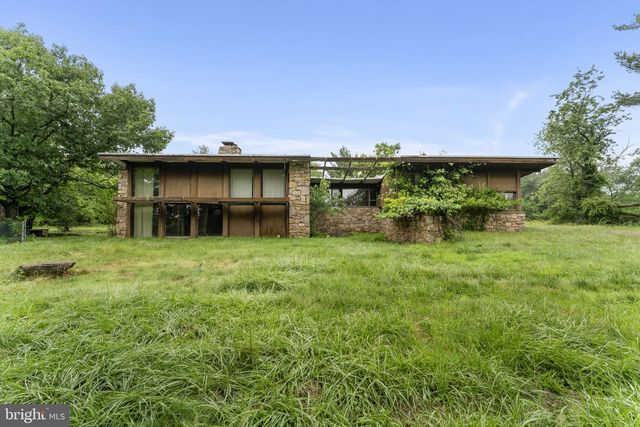 2935 WHITEHALL RD, Norristown, PA 19403