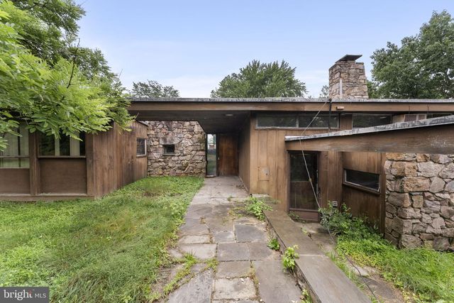 2935 WHITEHALL RD, Norristown, PA 19403