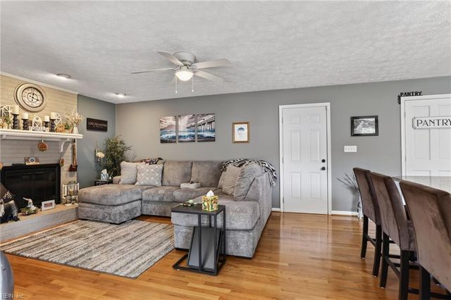 6 Curson CT, Poquoson, VA 23662