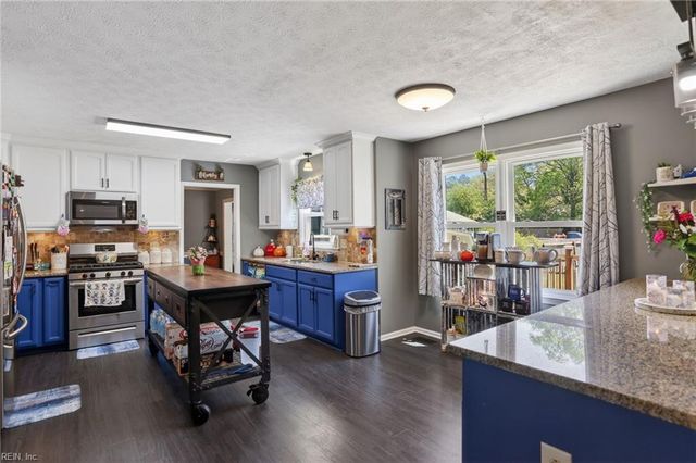 6 Curson CT, Poquoson, VA 23662