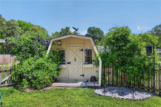 6 Curson CT, Poquoson, VA 23662