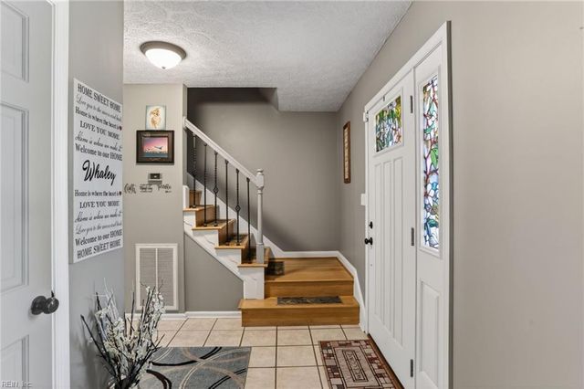 6 Curson CT, Poquoson, VA 23662