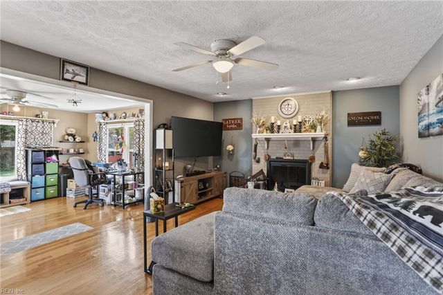 6 Curson CT, Poquoson, VA 23662