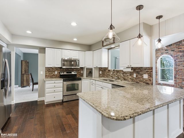 5151 Winewood Lane, Commerce Twp, MI 48382