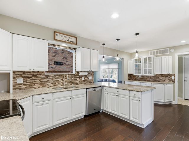 5151 Winewood Lane, Commerce Twp, MI 48382