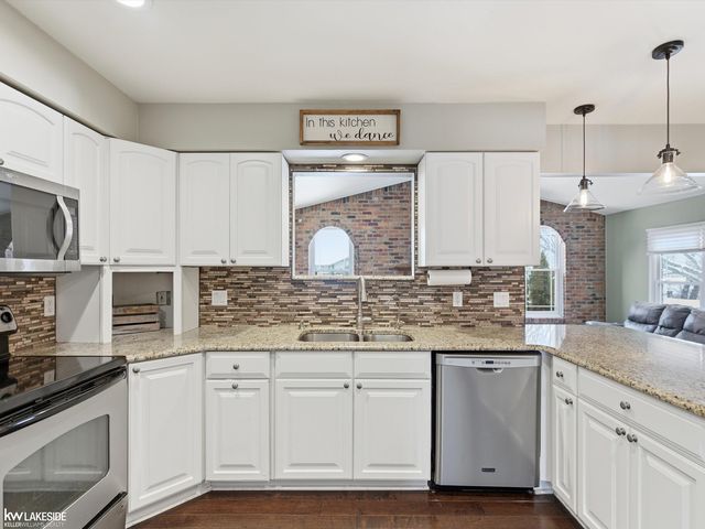 5151 Winewood Lane, Commerce Twp, MI 48382