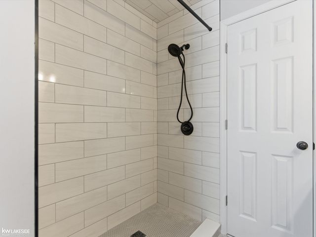 5151 Winewood Lane, Commerce Twp, MI 48382