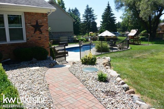 5151 Winewood Lane, Commerce Twp, MI 48382