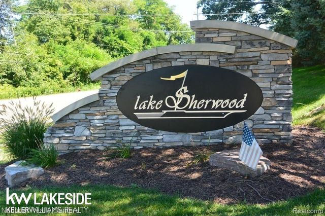 5151 Winewood Lane, Commerce Twp, MI 48382