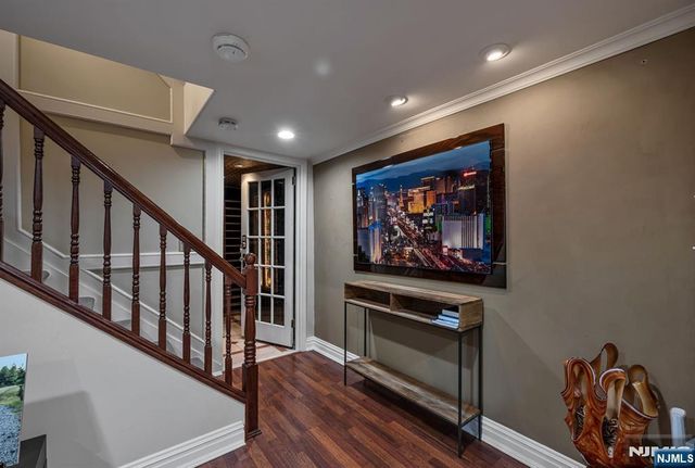 18 Vermont Drive, Paramus, NJ 07652