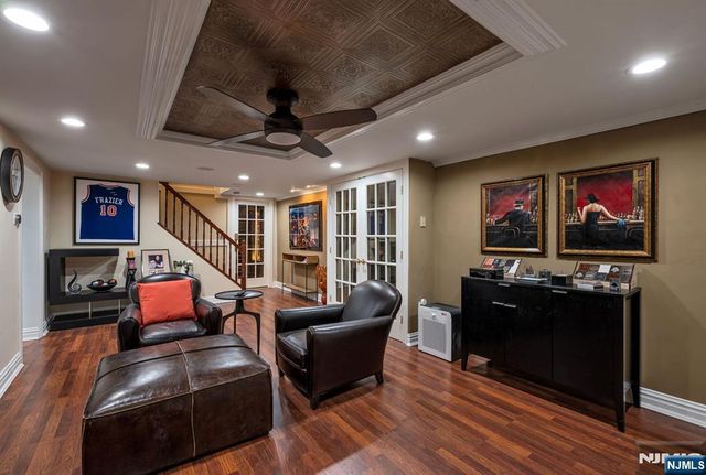 18 Vermont Drive, Paramus, NJ 07652