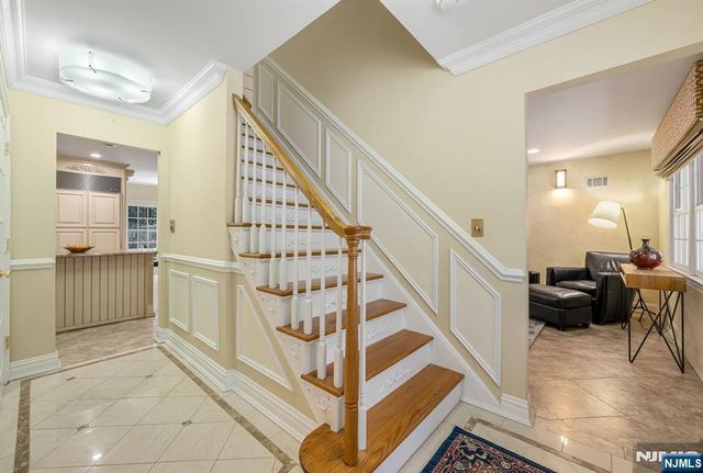 18 Vermont Drive, Paramus, NJ 07652