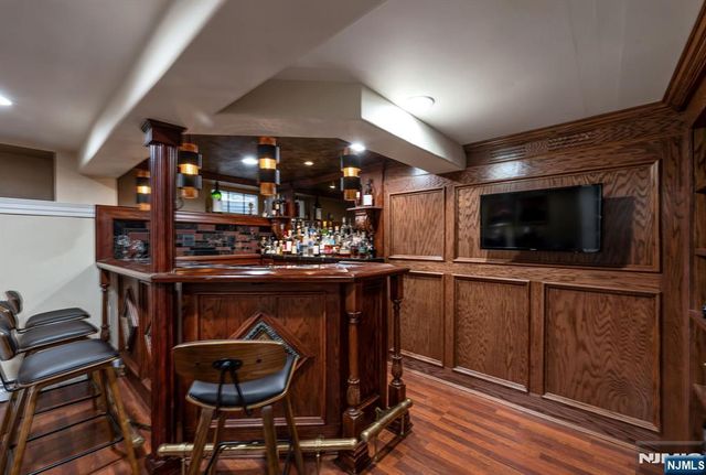 18 Vermont Drive, Paramus, NJ 07652