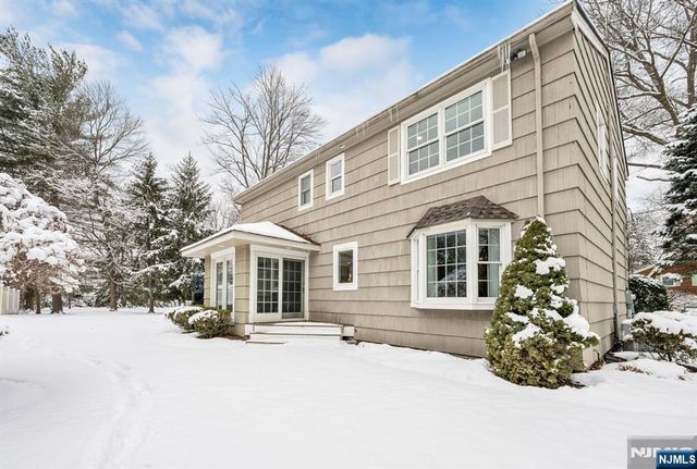 18 Vermont Drive, Paramus, NJ 07652