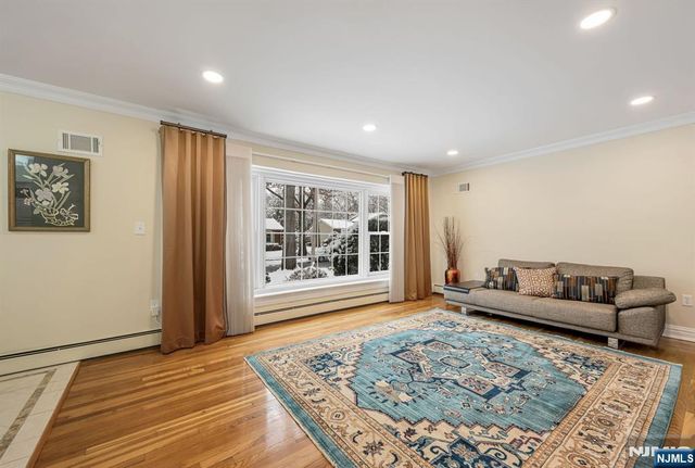 18 Vermont Drive, Paramus, NJ 07652