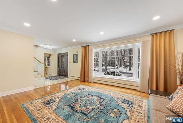 18 Vermont Drive, Paramus, NJ 07652