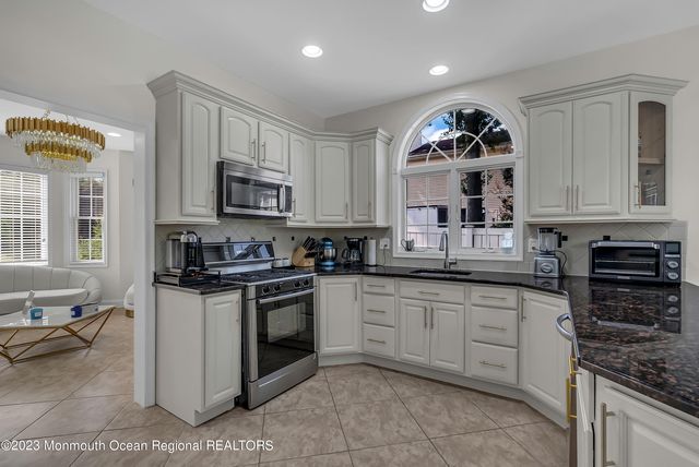 1607 Holbrook Street, Oakhurst, NJ 07755