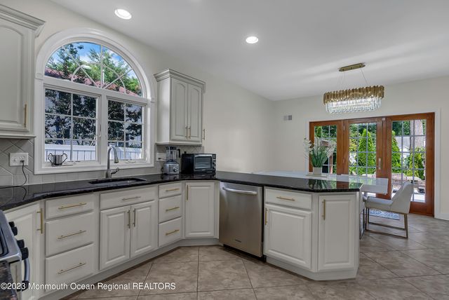 1607 Holbrook Street, Oakhurst, NJ 07755