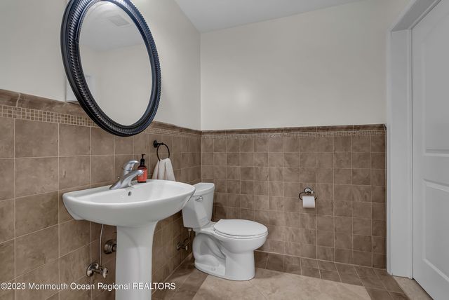 1607 Holbrook Street, Oakhurst, NJ 07755