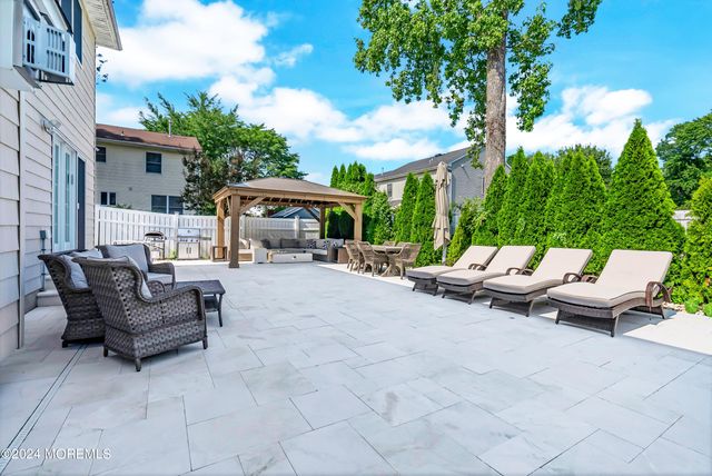 1607 Holbrook Street, Oakhurst, NJ 07755