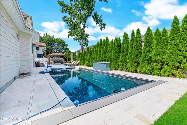 1607 Holbrook Street, Oakhurst, NJ 07755