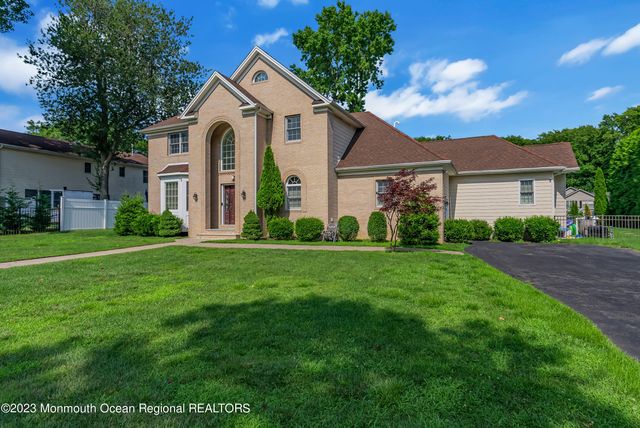 1607 Holbrook Street, Oakhurst, NJ 07755