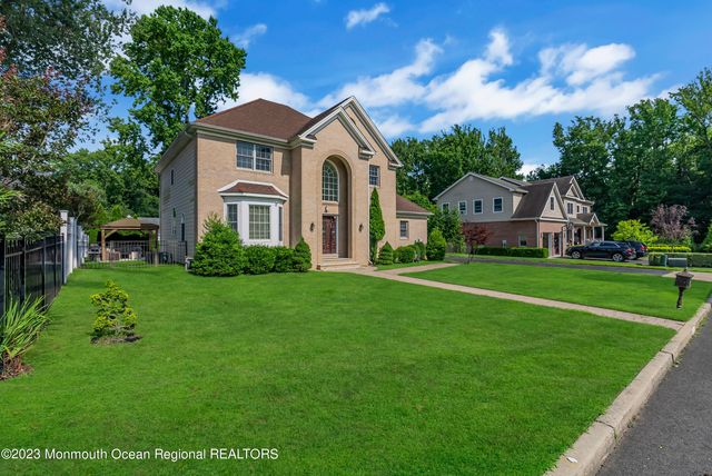 1607 Holbrook Street, Oakhurst, NJ 07755